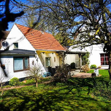 Gemuetliches Haus Mit Grossem Traumhaften Garten BRE Buitenkant foto